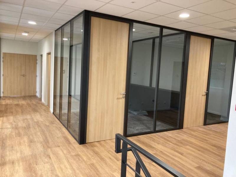 Pose de blocs portes stratifiées