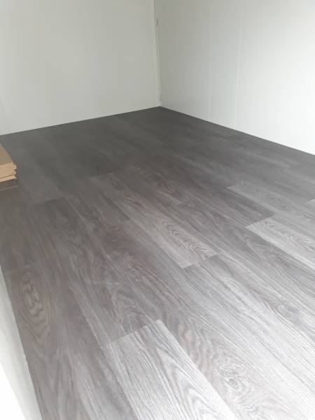 fourniture et pose de sols PVC pour un showroom à Corbas près de Lyon